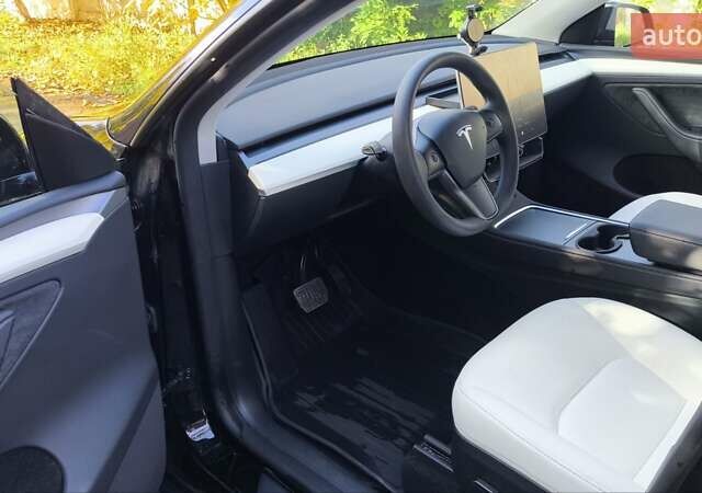 Черный Тесла Model Y, объемом двигателя 0 л и пробегом 32 тыс. км за 26900 $, фото 4 на Automoto.ua