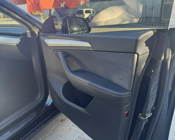 Черный Тесла Model Y, объемом двигателя 0 л и пробегом 37 тыс. км за 24500 $, фото 24 на Automoto.ua