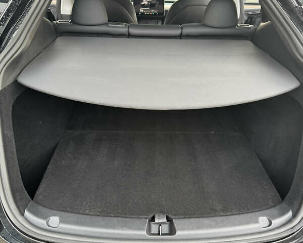 Черный Тесла Model Y, объемом двигателя 0 л и пробегом 16 тыс. км за 27000 $, фото 9 на Automoto.ua