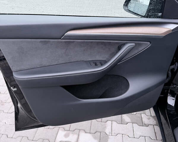 Черный Тесла Model Y, объемом двигателя 0 л и пробегом 84 тыс. км за 25900 $, фото 25 на Automoto.ua