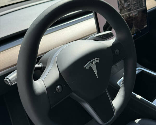 Черный Тесла Model Y, объемом двигателя 0 л и пробегом 15 тыс. км за 42500 $, фото 26 на Automoto.ua