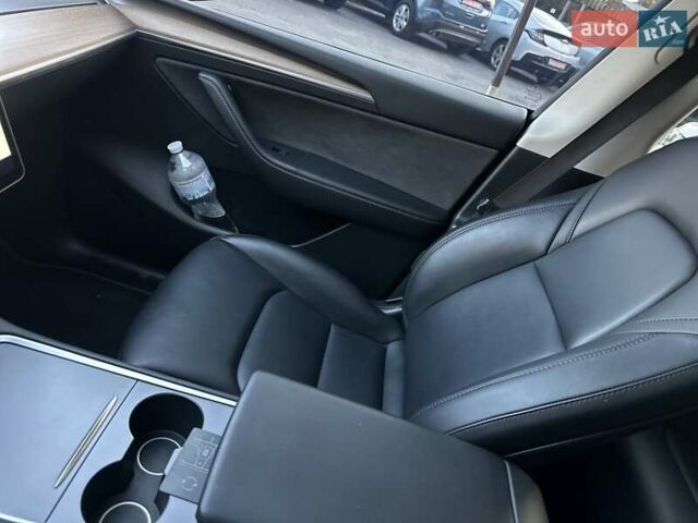 Черный Тесла Model Y, объемом двигателя 0 л и пробегом 65 тыс. км за 25555 $, фото 21 на Automoto.ua