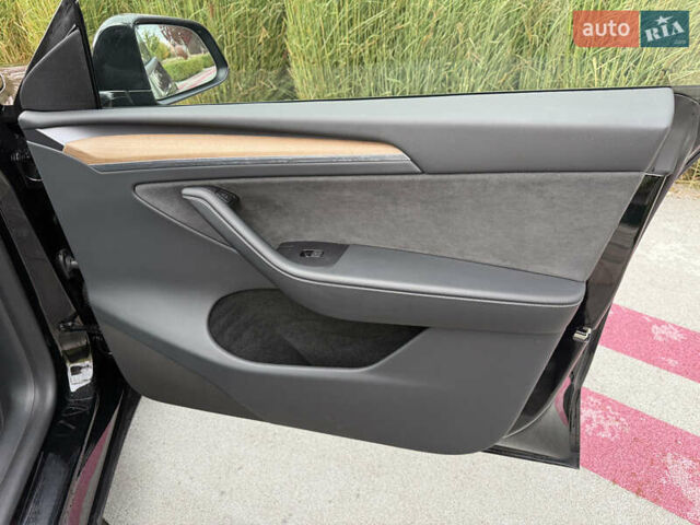 Тесла Model Y 2023 в Киеве на Automoto.ua Черный Тесла Model Y, объемом двигателя 0 л и пробегом 29 тыс. км за 34999 $, фото 35 на Automoto.ua