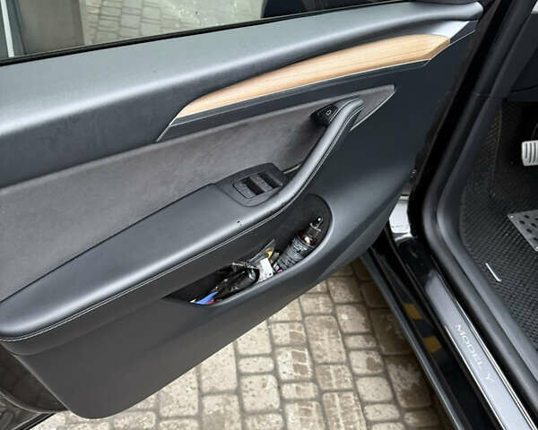 Чорний Тесла Model Y, об'ємом двигуна 0 л та пробігом 33 тис. км за 28499 $, фото 12 на Automoto.ua