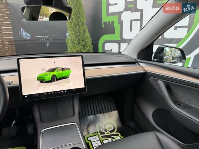 Черный Тесла Model Y, объемом двигателя 0 л и пробегом 1 тыс. км за 33900 $, фото 31 на Automoto.ua