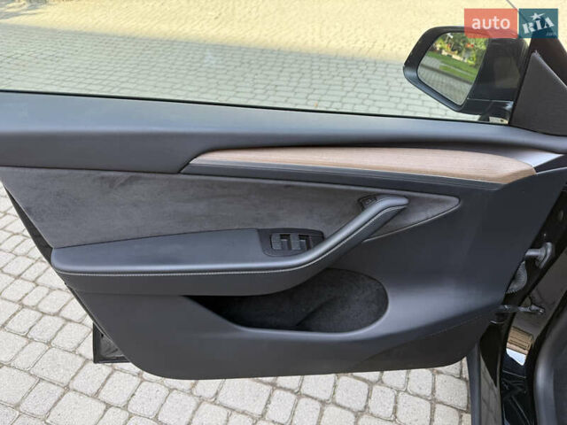 Черный Тесла Model Y, объемом двигателя 0 л и пробегом 58 тыс. км за 27500 $, фото 9 на Automoto.ua