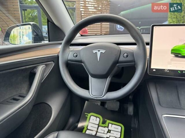 Черный Тесла Model Y, объемом двигателя 0 л и пробегом 1 тыс. км за 33900 $, фото 34 на Automoto.ua
