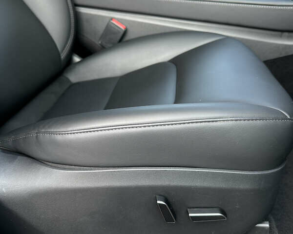 Черный Тесла Model Y, объемом двигателя 0 л и пробегом 39 тыс. км за 25000 $, фото 23 на Automoto.ua