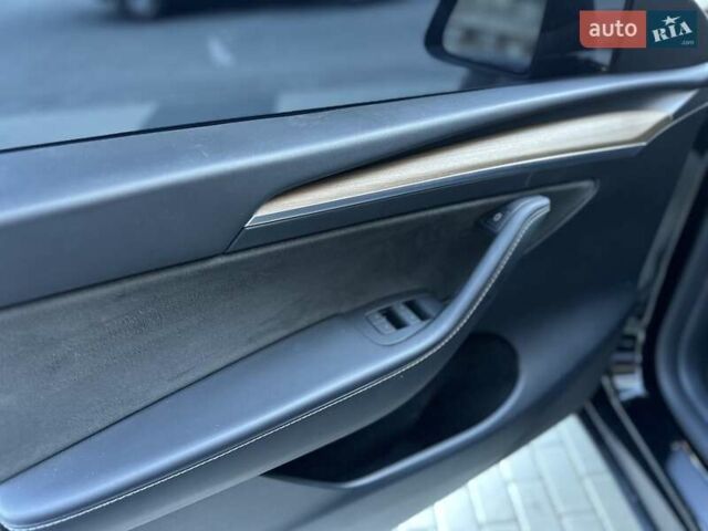Черный Тесла Model Y, объемом двигателя 0 л и пробегом 65 тыс. км за 25555 $, фото 16 на Automoto.ua
