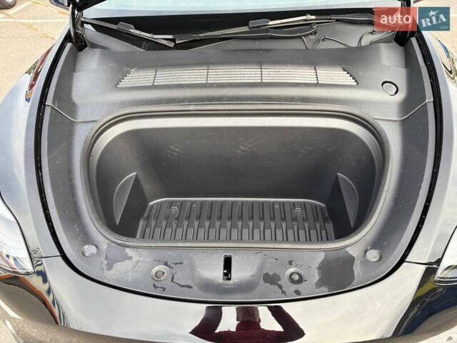 Черный Тесла Model Y, объемом двигателя 0 л и пробегом 34 тыс. км за 25000 $, фото 16 на Automoto.ua