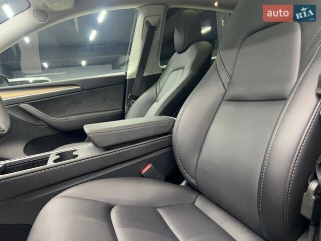 Черный Тесла Model Y, объемом двигателя 0 л и пробегом 1 тыс. км за 41500 $, фото 9 на Automoto.ua