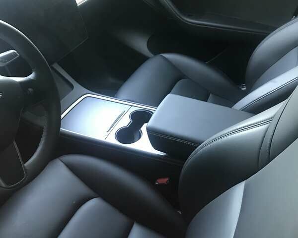 Черный Тесла Model Y, объемом двигателя 0 л и пробегом 59 тыс. км за 25500 $, фото 4 на Automoto.ua