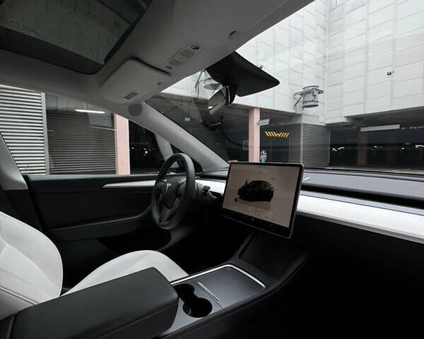 Черный Тесла Model Y, объемом двигателя 0 л и пробегом 28 тыс. км за 29000 $, фото 8 на Automoto.ua