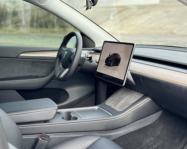Черный Тесла Model Y, объемом двигателя 0 л и пробегом 29 тыс. км за 27077 $, фото 43 на Automoto.ua