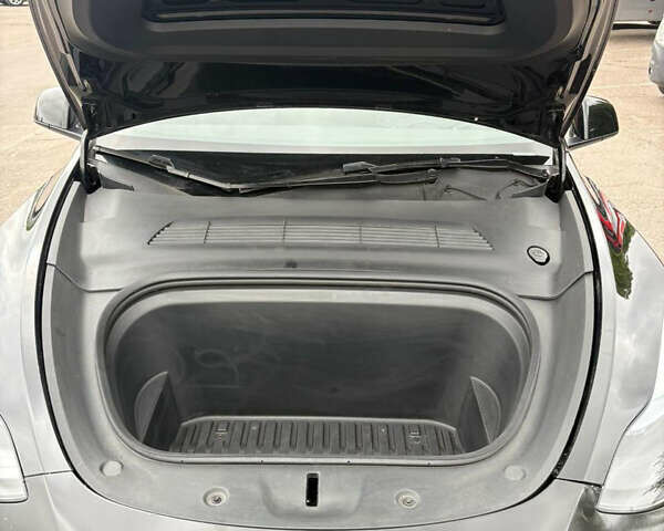 Тесла Model Y 2023 в Ровно на Automoto.ua Черный Тесла Model Y, объемом двигателя 0 л и пробегом 27 тыс. км за 27500 $, фото 12 на Automoto.ua