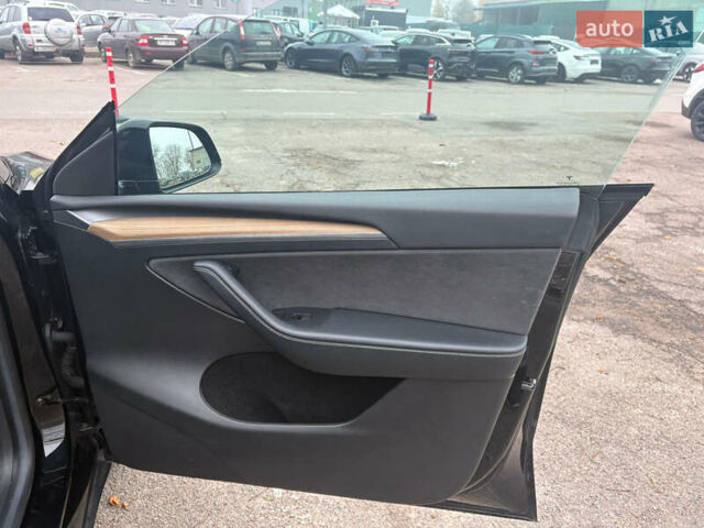 Черный Тесла Model Y, объемом двигателя 0 л и пробегом 35 тыс. км за 21300 $, фото 25 на Automoto.ua
