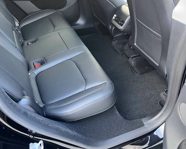 Черный Тесла Model Y, объемом двигателя 0 л и пробегом 35 тыс. км за 26500 $, фото 6 на Automoto.ua