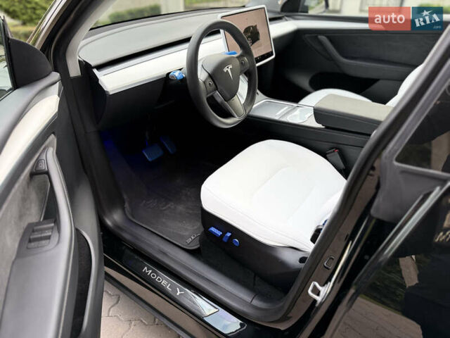 Черный Тесла Model Y, объемом двигателя 0 л и пробегом 32 тыс. км за 33700 $, фото 17 на Automoto.ua