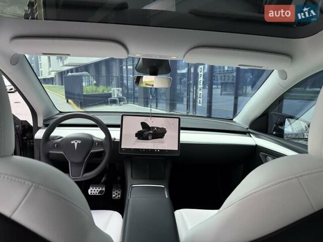 Черный Тесла Model Y, объемом двигателя 0 л и пробегом 28 тыс. км за 28990 $, фото 19 на Automoto.ua