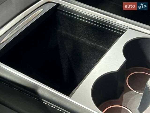 Черный Тесла Model Y, объемом двигателя 0 л и пробегом 5 тыс. км за 32000 $, фото 23 на Automoto.ua