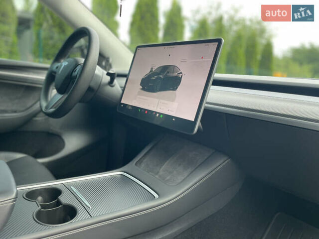 Черный Тесла Model Y, объемом двигателя 0 л и пробегом 39 тыс. км за 31000 $, фото 30 на Automoto.ua