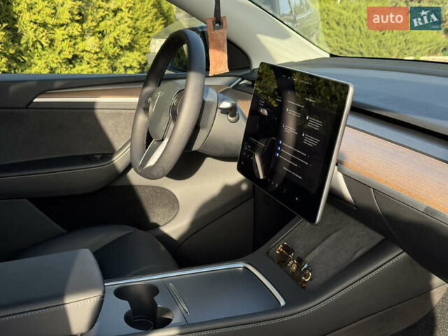 Чорний Тесла Model Y, об'ємом двигуна 0 л та пробігом 39 тис. км за 28500 $, фото 25 на Automoto.ua