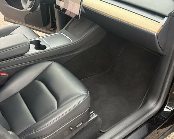 Черный Тесла Model Y, объемом двигателя 0 л и пробегом 35 тыс. км за 21300 $, фото 21 на Automoto.ua