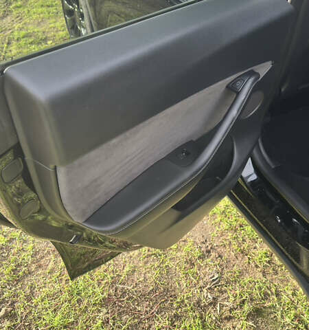 Черный Тесла Model Y, объемом двигателя 0 л и пробегом 35 тыс. км за 29999 $, фото 8 на Automoto.ua