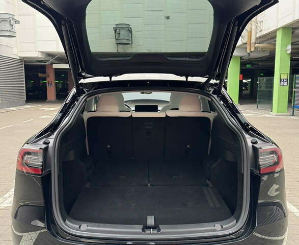 Черный Тесла Model Y, объемом двигателя 0 л и пробегом 28 тыс. км за 29000 $, фото 6 на Automoto.ua