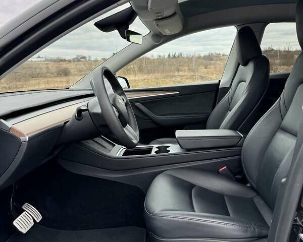 Черный Тесла Model Y, объемом двигателя 0 л и пробегом 10 тыс. км за 29800 $, фото 19 на Automoto.ua