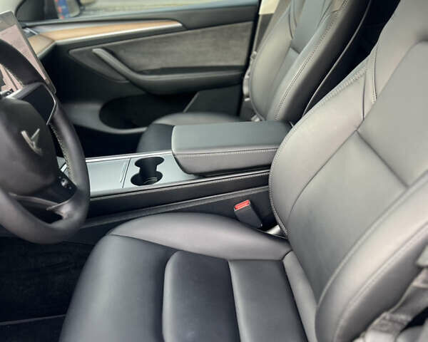 Черный Тесла Model Y, объемом двигателя 0 л и пробегом 25 тыс. км за 31500 $, фото 10 на Automoto.ua
