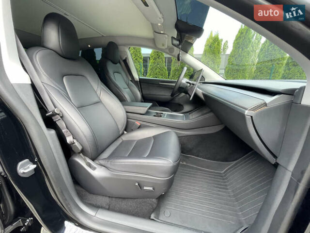 Черный Тесла Model Y, объемом двигателя 0 л и пробегом 39 тыс. км за 31000 $, фото 31 на Automoto.ua