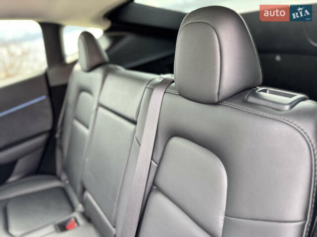 Черный Тесла Model Y, объемом двигателя 0 л и пробегом 29 тыс. км за 27077 $, фото 35 на Automoto.ua