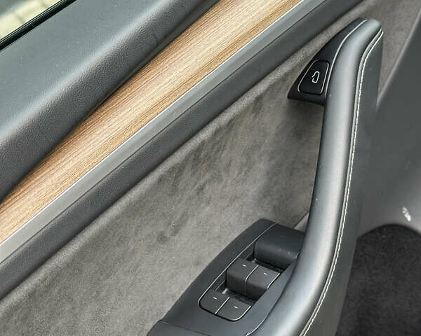 Черный Тесла Model Y, объемом двигателя 0 л и пробегом 39 тыс. км за 25000 $, фото 11 на Automoto.ua