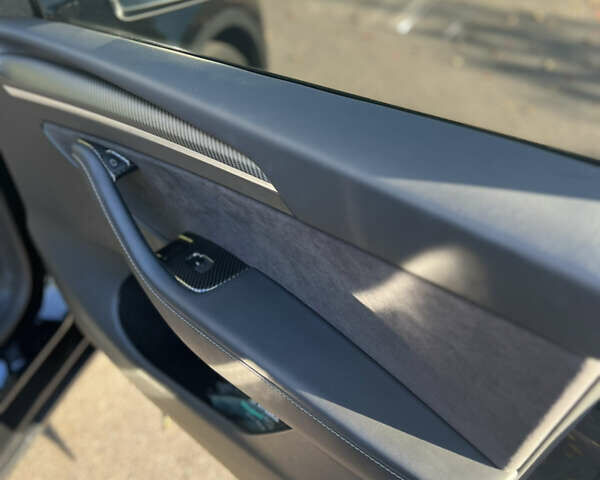 Черный Тесла Model Y, объемом двигателя 0 л и пробегом 35 тыс. км за 36000 $, фото 10 на Automoto.ua