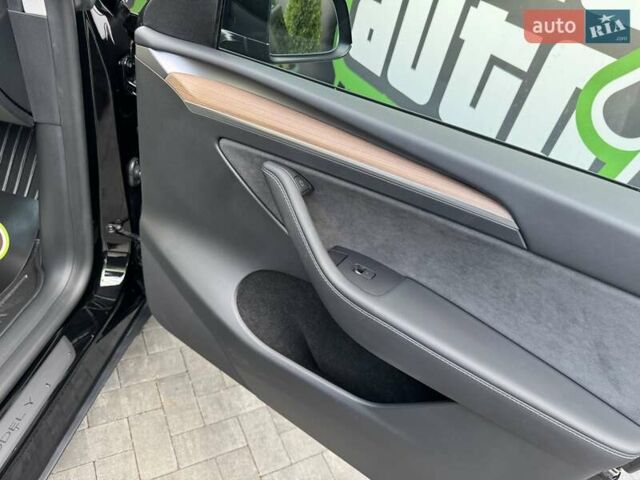 Черный Тесла Model Y, объемом двигателя 0 л и пробегом 1 тыс. км за 33900 $, фото 23 на Automoto.ua