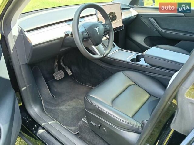 Черный Тесла Model Y, объемом двигателя 0 л и пробегом 1 тыс. км за 27500 $, фото 8 на Automoto.ua