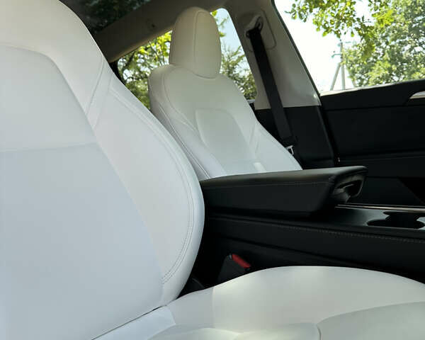 Черный Тесла Model Y, объемом двигателя 0 л и пробегом 30 тыс. км за 27900 $, фото 28 на Automoto.ua