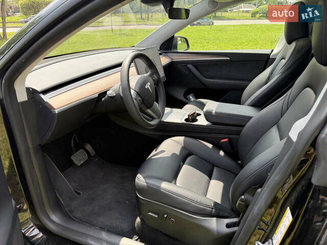Черный Тесла Model Y, объемом двигателя 0 л и пробегом 18 тыс. км за 27998 $, фото 5 на Automoto.ua