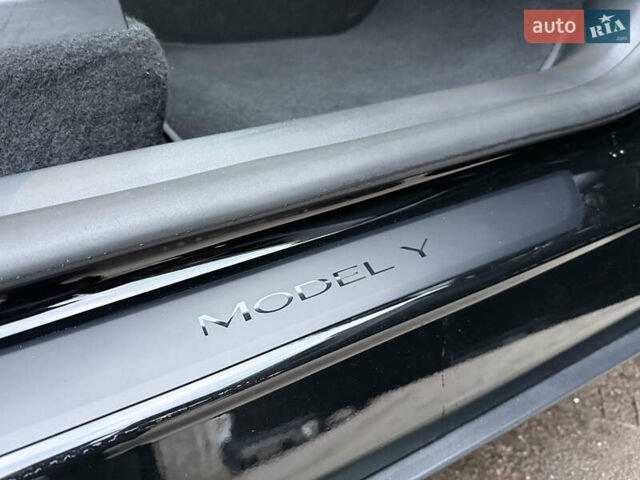 Черный Тесла Model Y, объемом двигателя 0 л и пробегом 19 тыс. км за 36500 $, фото 38 на Automoto.ua