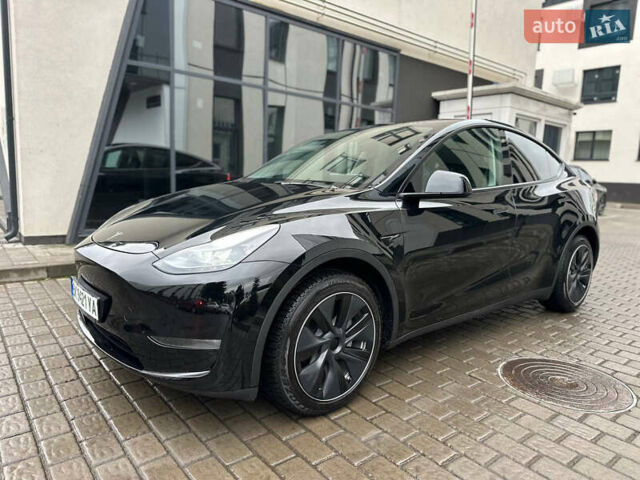 Черный Тесла Model Y, объемом двигателя 0 л и пробегом 4 тыс. км за 37777 $, фото 2 на Automoto.ua