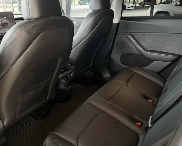 Черный Тесла Model Y, объемом двигателя 0 л и пробегом 7 тыс. км за 32500 $, фото 6 на Automoto.ua