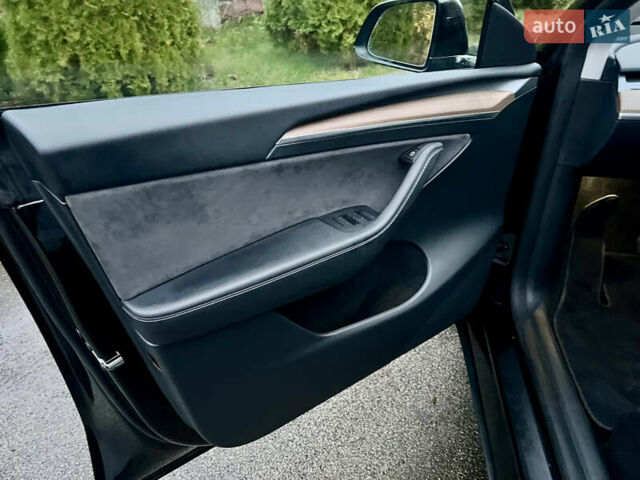Черный Тесла Model Y, объемом двигателя 0 л и пробегом 5 тыс. км за 33800 $, фото 14 на Automoto.ua