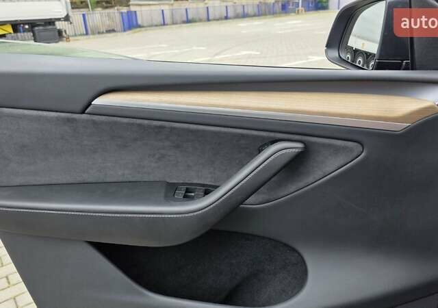 Черный Тесла Model Y, объемом двигателя 0 л и пробегом 16 тыс. км за 27200 $, фото 4 на Automoto.ua