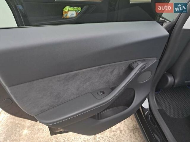 Черный Тесла Model Y, объемом двигателя 0 л и пробегом 21 тыс. км за 29000 $, фото 19 на Automoto.ua