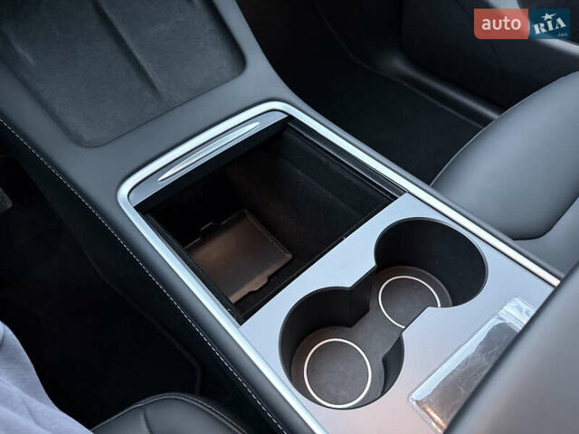 Черный Тесла Model Y, объемом двигателя 0 л и пробегом 19 тыс. км за 36500 $, фото 87 на Automoto.ua