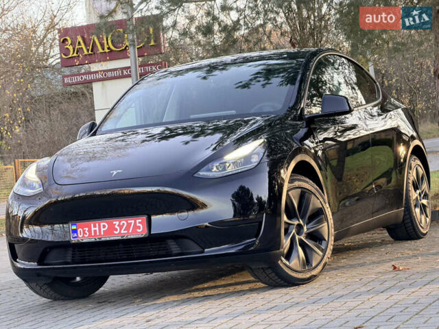 Черный Тесла Model Y, объемом двигателя 0 л и пробегом 4 тыс. км за 29800 $, фото 2 на Automoto.ua