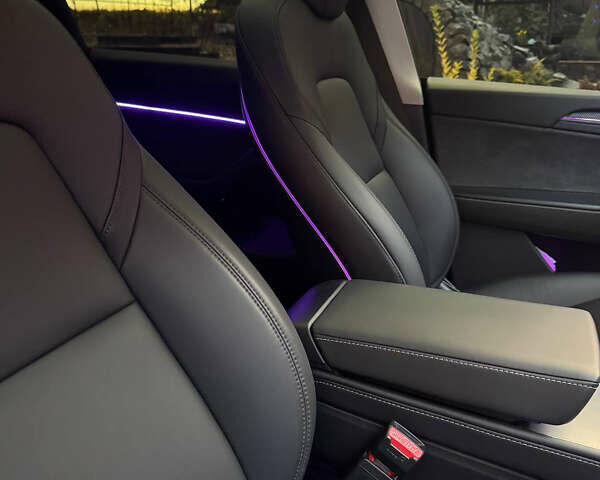 Черный Тесла Model Y, объемом двигателя 0 л и пробегом 13 тыс. км за 32000 $, фото 8 на Automoto.ua