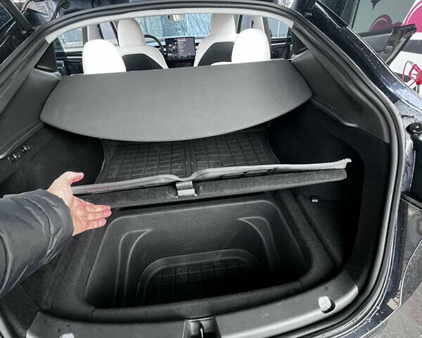 Черный Тесла Model Y, объемом двигателя 0 л и пробегом 24 тыс. км за 33000 $, фото 14 на Automoto.ua