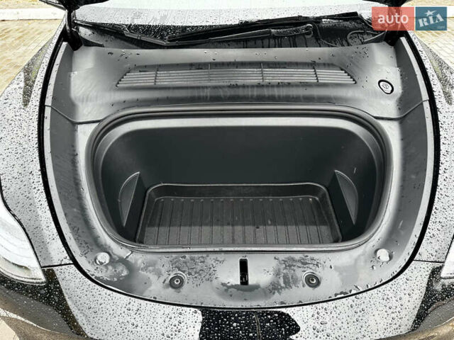 Тесла Model Y 2024 в Ровно на Automoto.ua Черный Тесла Model Y, объемом двигателя 0 л и пробегом 19 тыс. км за 36800 $, фото 17 на Automoto.ua